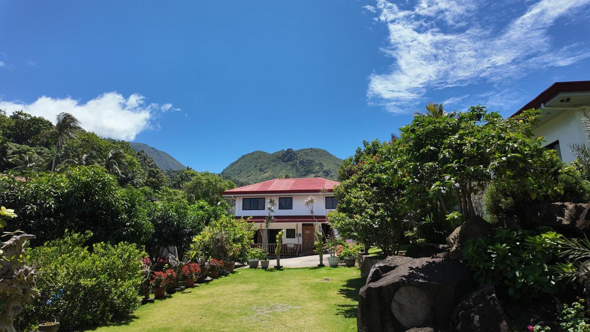 Tongatok Cliff Resort Mambajao Exterior photo