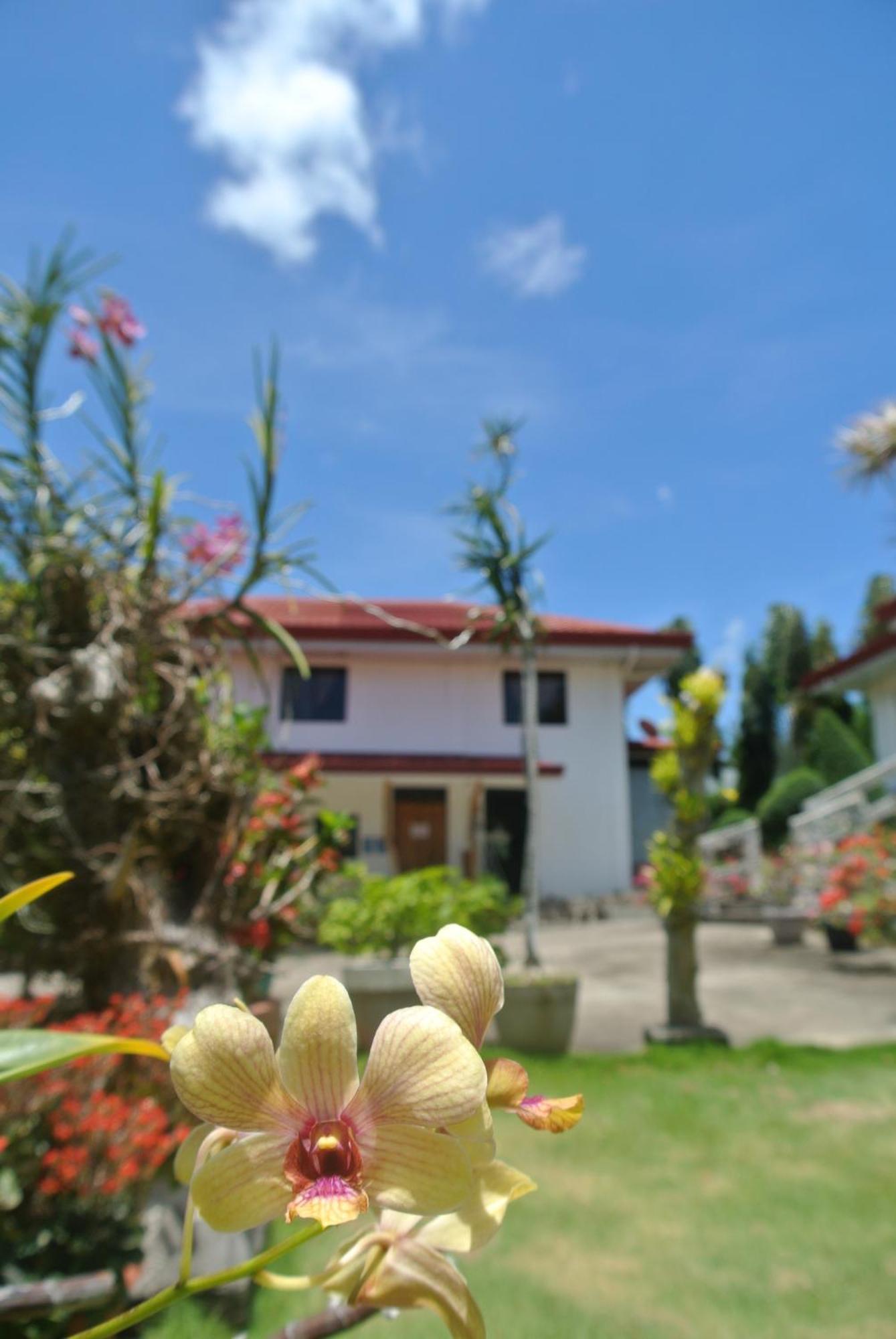 Tongatok Cliff Resort Mambajao Exterior photo